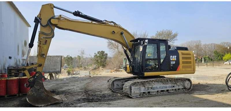Caterpillar 323F - Lánctalpas kotró: 2 kép. Caterpillar 323F - Lánctalpas kotró: 2 kép.