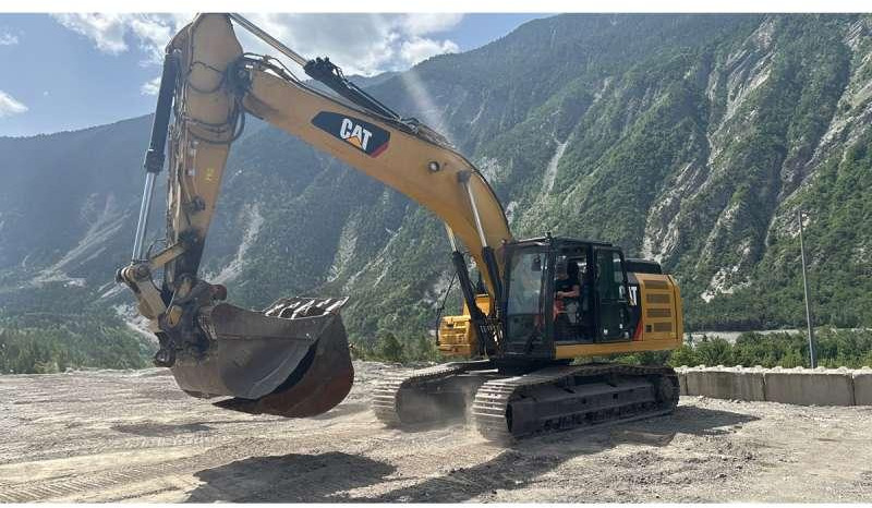 Caterpillar 330F LN - Lánctalpas kotró: 2 kép. Caterpillar 330F LN - Lánctalpas kotró: 2 kép.