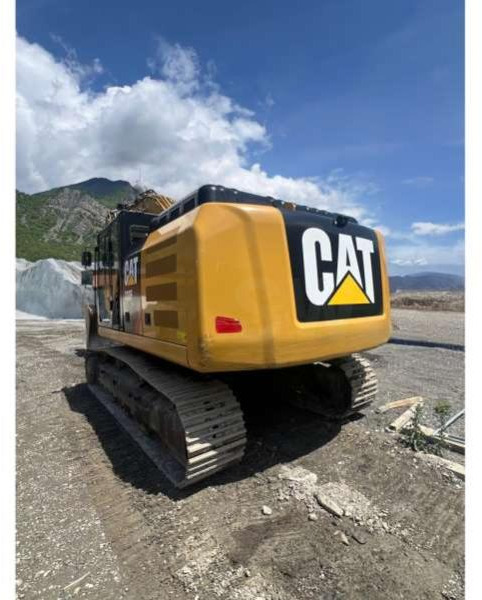 Caterpillar 330F LN - Lánctalpas kotró: 4 kép. Caterpillar 330F LN - Lánctalpas kotró: 4 kép.