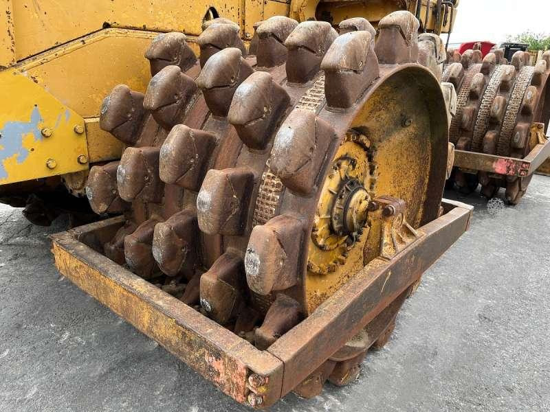 Talajtömörítő Caterpillar 825 + porte engins: 17 kép.