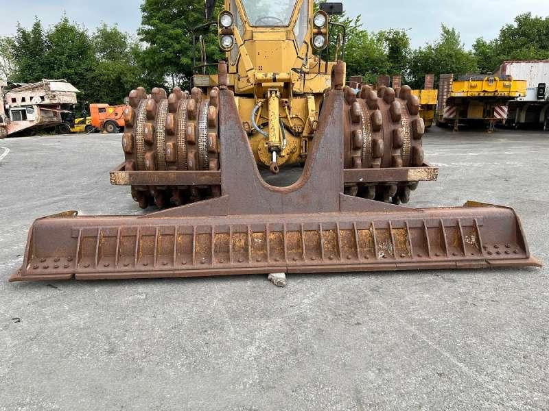 Talajtömörítő Caterpillar 825 + porte engins: 11 kép.