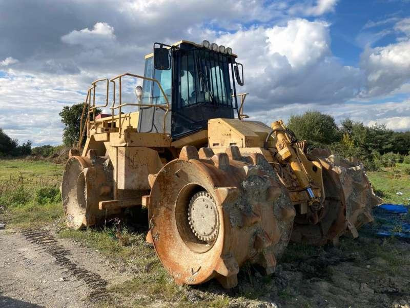 Caterpillar 826GII - Talajtömörítő: 3 kép. Caterpillar 826GII - Talajtömörítő: 3 kép.
