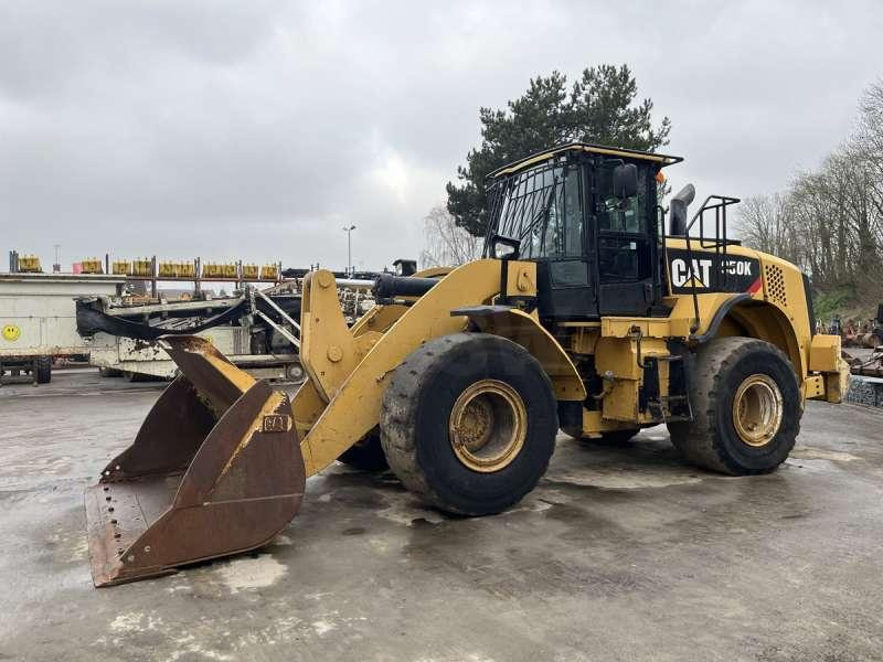 Caterpillar 950K - Gumikerekes homlokrakodó: 3 kép. Caterpillar 950K - Gumikerekes homlokrakodó: 3 kép.