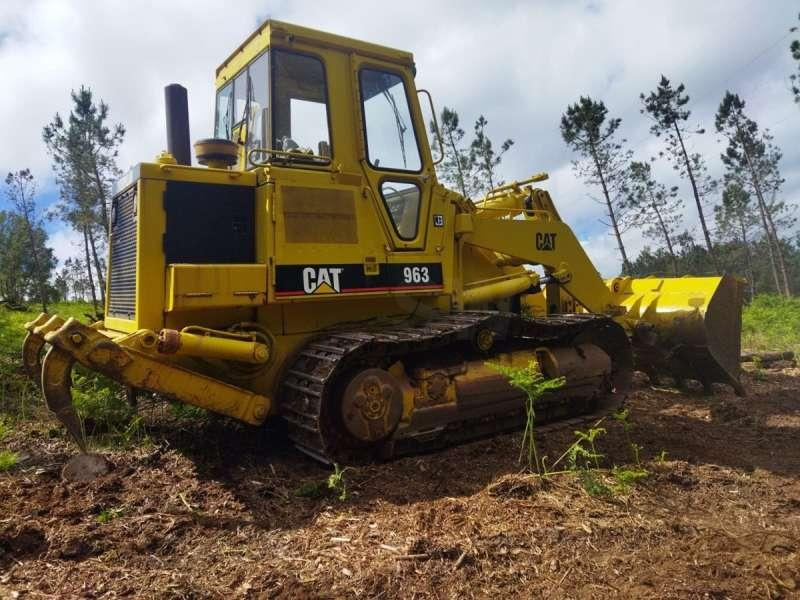 Caterpillar 963 - Lánctalpas homlokrakodó: 2 kép. Caterpillar 963 - Lánctalpas homlokrakodó: 2 kép.