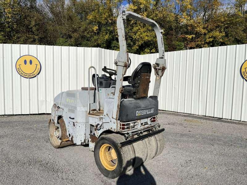 Caterpillar CB225E - Úthenger: 4 kép. Caterpillar CB225E - Úthenger: 4 kép.