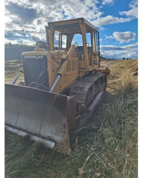 Caterpillar D6D - Buldózer: 2 kép. Caterpillar D6D - Buldózer: 2 kép.
