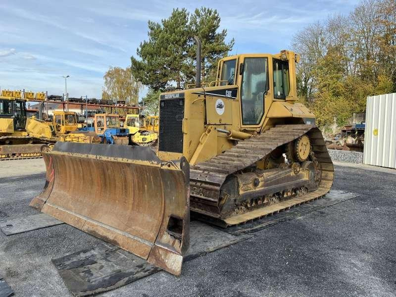 Caterpillar D6N LGP - Buldózer: 2 kép. Caterpillar D6N LGP - Buldózer: 2 kép.