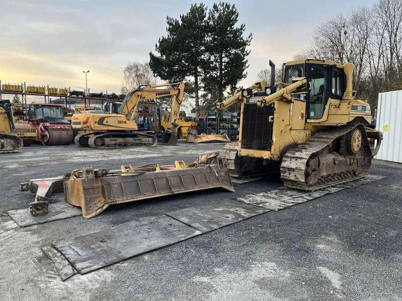 Caterpillar D6RXL - Buldózer: 2 kép. Caterpillar D6RXL - Buldózer: 2 kép.