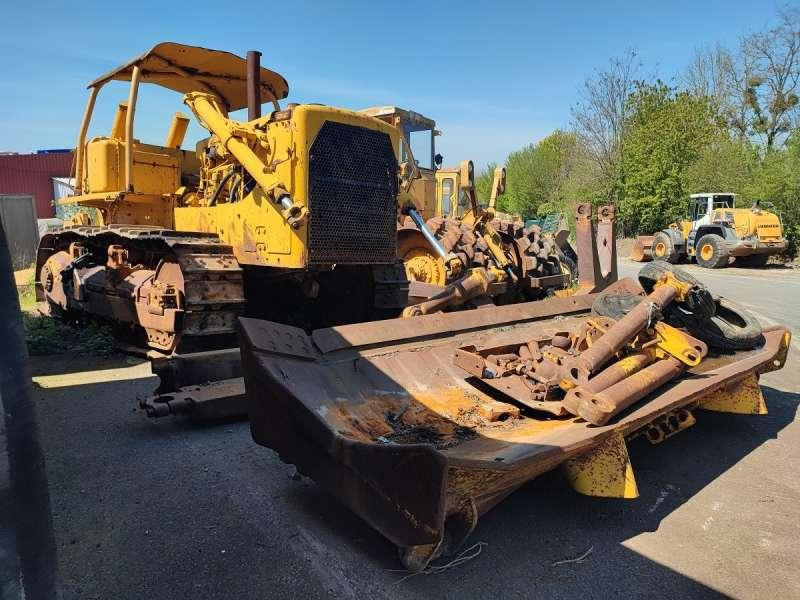 Caterpillar D8K + Porte Engins - Buldózer: 1 kép. Caterpillar D8K + Porte Engins - Buldózer: 1 kép.