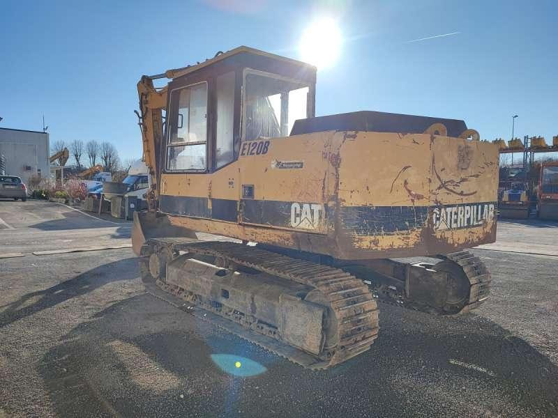 Caterpillar E120B - Lánctalpas kotró: 5 kép. Caterpillar E120B - Lánctalpas kotró: 5 kép.