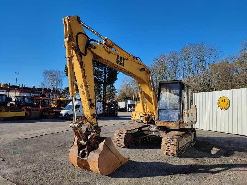 Caterpillar E120B - Lánctalpas kotró: 2 kép. Caterpillar E120B - Lánctalpas kotró: 2 kép.
