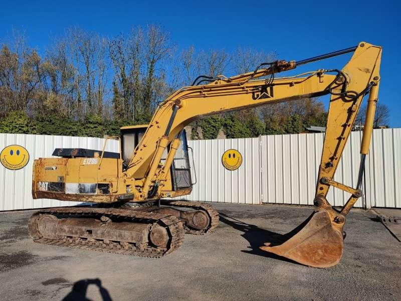 Caterpillar E120B - Lánctalpas kotró: 1 kép. Caterpillar E120B - Lánctalpas kotró: 1 kép.