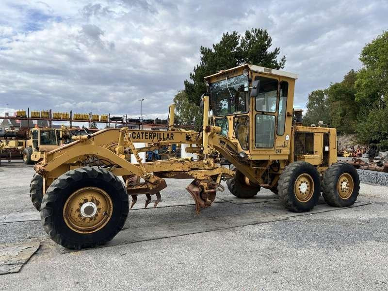 Caterpillar Niveleuse 120G - Gréder: 3 kép. Caterpillar Niveleuse 120G - Gréder: 3 kép.