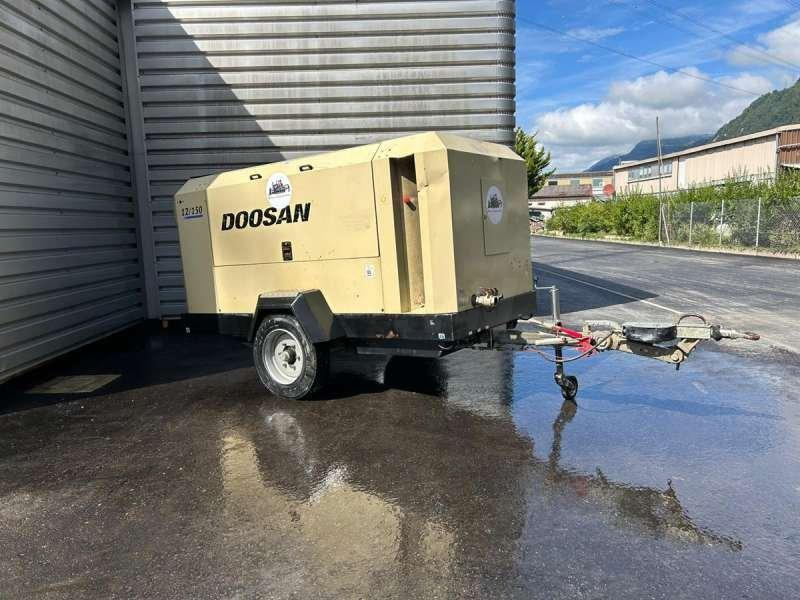 Doosan 12/150 - Légkompresszor: 2 kép. Doosan 12/150 - Légkompresszor: 2 kép.