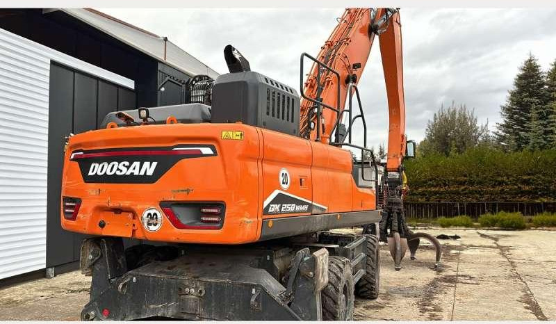 Doosan DX250WMH-7 - Gumikerekes kotró: 4 kép. Doosan DX250WMH-7 - Gumikerekes kotró: 4 kép.