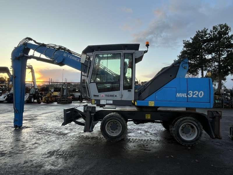 Fuchs MHL320 - Hulladék kotró: 5 kép. Fuchs MHL320 - Hulladék kotró: 5 kép.