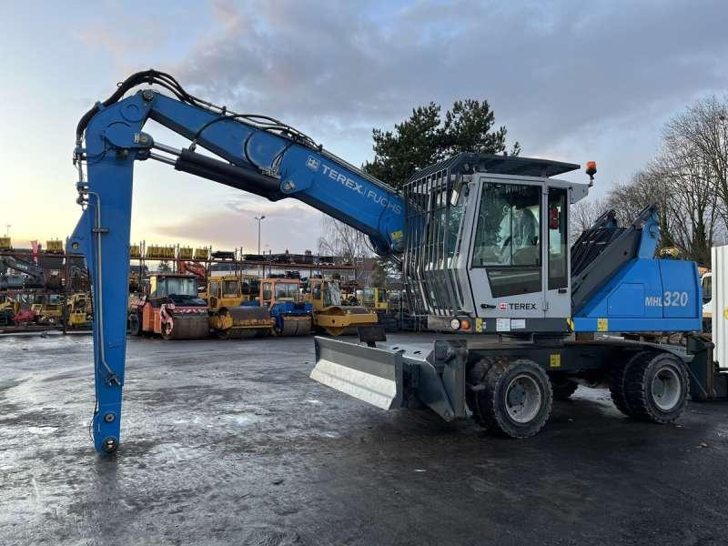 Fuchs MHL320 - Hulladék kotró: 4 kép. Fuchs MHL320 - Hulladék kotró: 4 kép.