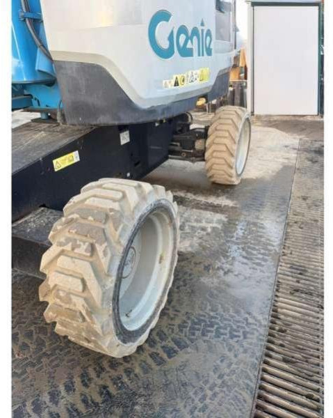 Genie Z60/37 FE HYBRID - Oszlopos személyemelő: 5 kép. Genie Z60/37 FE HYBRID - Oszlopos személyemelő: 5 kép.