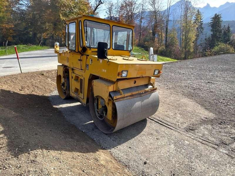 Hamm DV 8.22 - Úthenger: 4 kép. Hamm DV 8.22 - Úthenger: 4 kép.