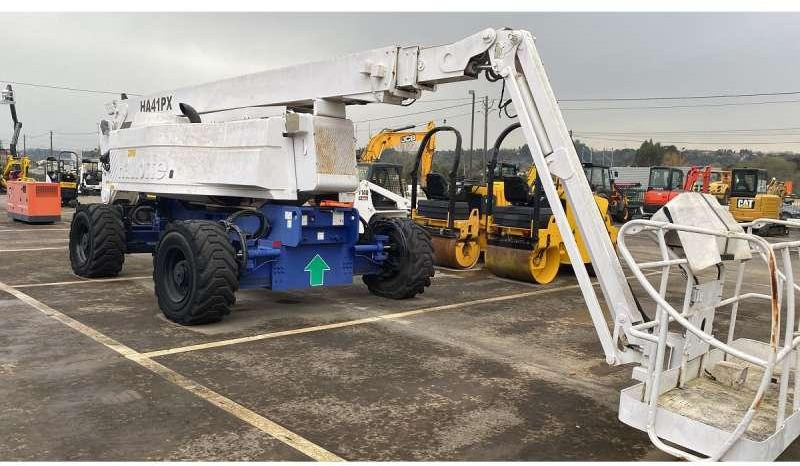 Haulotte HA41PX - Oszlopos személyemelő: 2 kép. Haulotte HA41PX - Oszlopos személyemelő: 2 kép.