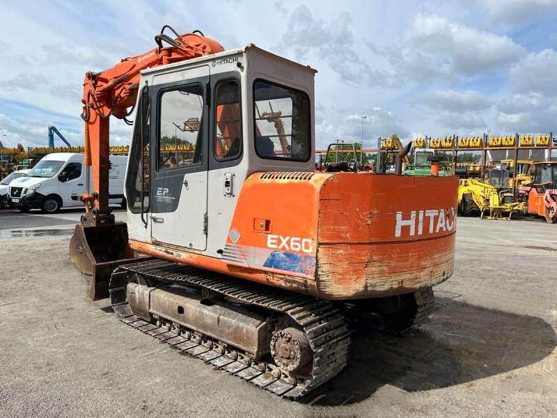 Hitachi EX60 - Lánctalpas kotró: 5 kép. Hitachi EX60 - Lánctalpas kotró: 5 kép.