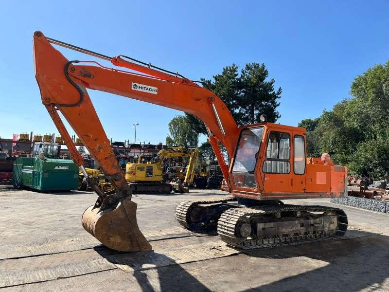 Hitachi UH073 - Lánctalpas kotró: 3 kép. Hitachi UH073 - Lánctalpas kotró: 3 kép.