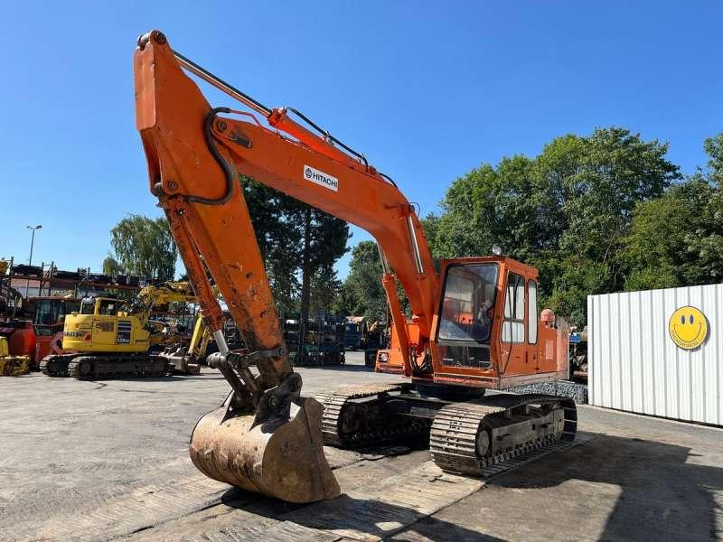 Hitachi UH073 - Lánctalpas kotró: 2 kép. Hitachi UH073 - Lánctalpas kotró: 2 kép.