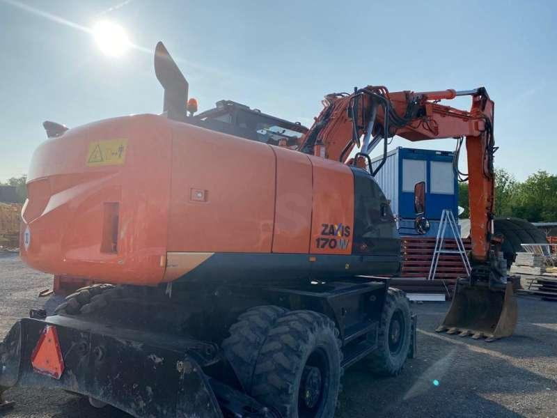 Hitachi ZX170W-5B - Gumikerekes kotró: 2 kép. Hitachi ZX170W-5B - Gumikerekes kotró: 2 kép.