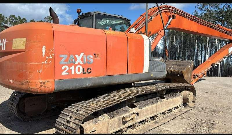 Hitachi ZX210LC-3 - Hulladék kotró: 2 kép. Hitachi ZX210LC-3 - Hulladék kotró: 2 kép.