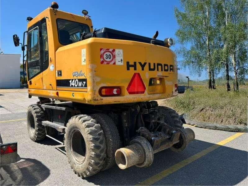 Hyundai ROBEX 140W-7 - Gumikerekes kotró: 3 kép. Hyundai ROBEX 140W-7 - Gumikerekes kotró: 3 kép.