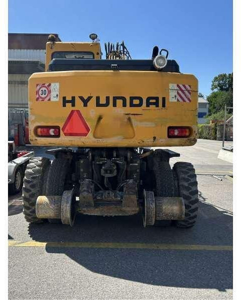 Hyundai ROBEX 140W-7 - Gumikerekes kotró: 4 kép. Hyundai ROBEX 140W-7 - Gumikerekes kotró: 4 kép.