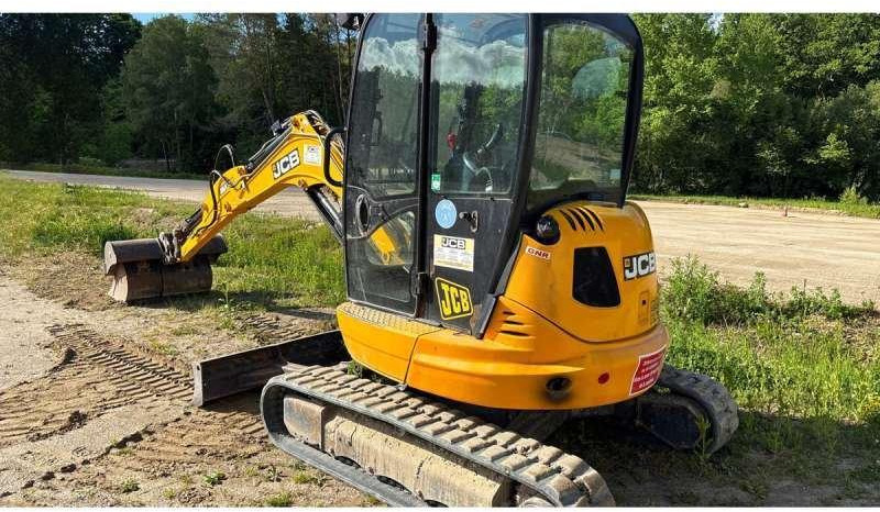 Jcb 8035ZTS - Minikotró: 2 kép. Jcb 8035ZTS - Minikotró: 2 kép.