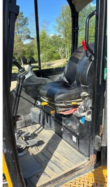 Jcb 8035ZTS - Minikotró: 4 kép. Jcb 8035ZTS - Minikotró: 4 kép.