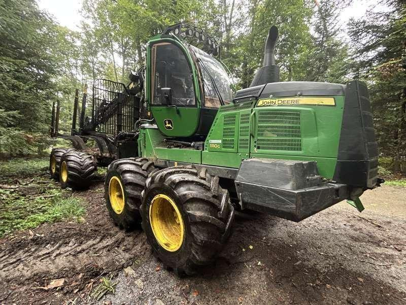 John Deere 1110G - Kihordó: 1 kép. John Deere 1110G - Kihordó: 1 kép.