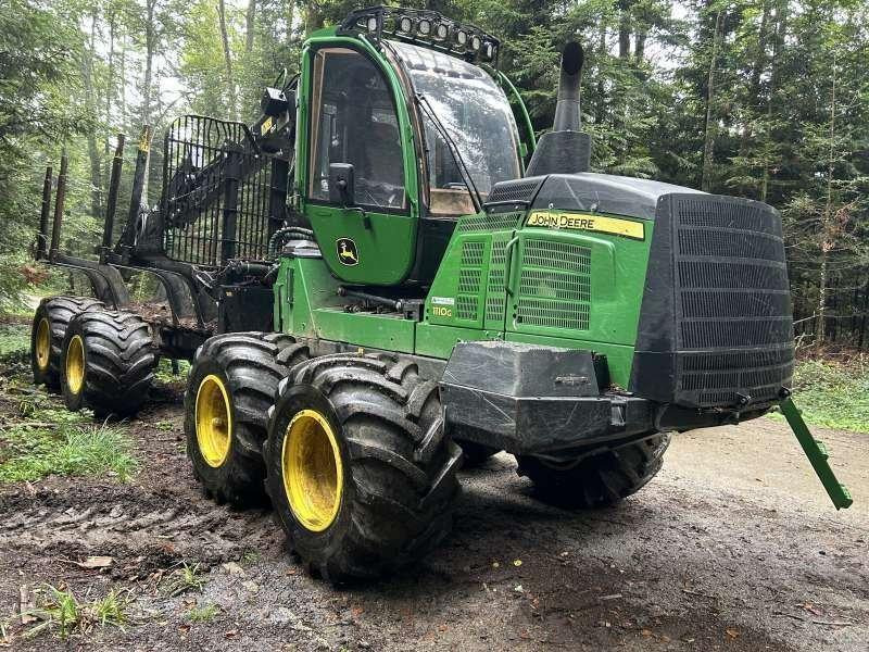 John Deere 1110G - Kihordó: 2 kép. John Deere 1110G - Kihordó: 2 kép.