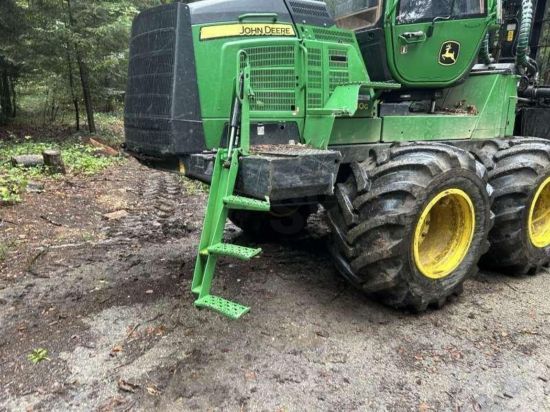 John Deere 1110G - Kihordó: 3 kép. John Deere 1110G - Kihordó: 3 kép.