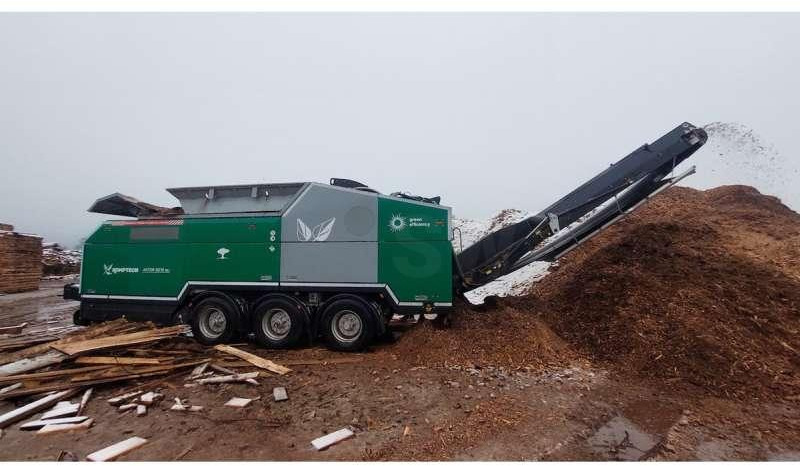 KOMPTECH A VEGETAUX AXTOR 6010 - Törőgép: 2 kép. KOMPTECH A VEGETAUX AXTOR 6010 - Törőgép: 2 kép.