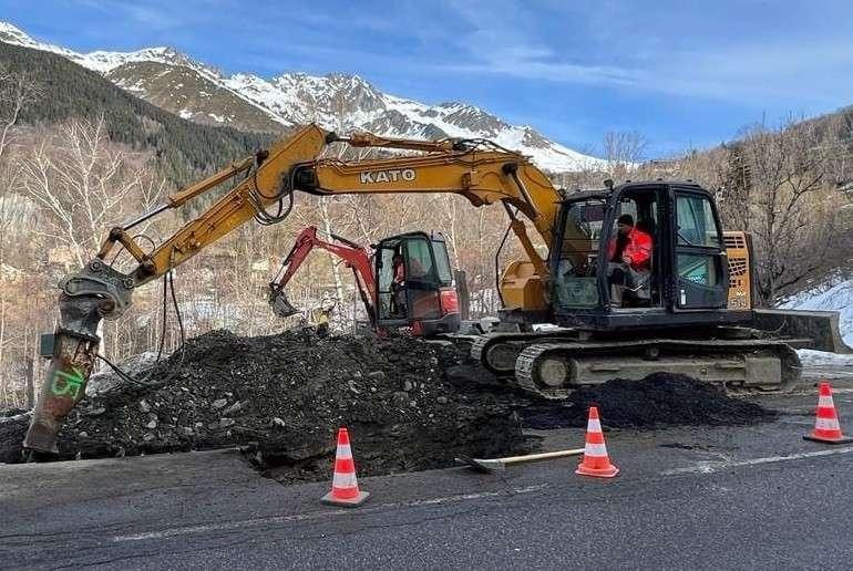 Kato HD514MR - Lánctalpas kotró: 4 kép. Kato HD514MR - Lánctalpas kotró: 4 kép.