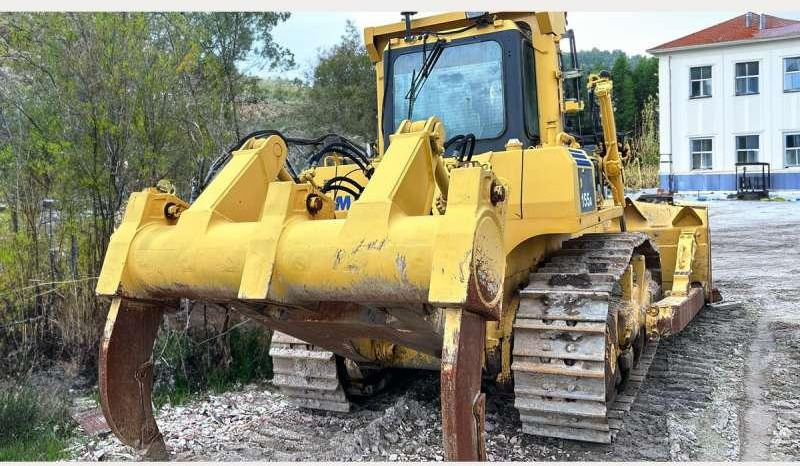 Komatsu D155AX-5 - Buldózer: 2 kép. Komatsu D155AX-5 - Buldózer: 2 kép.