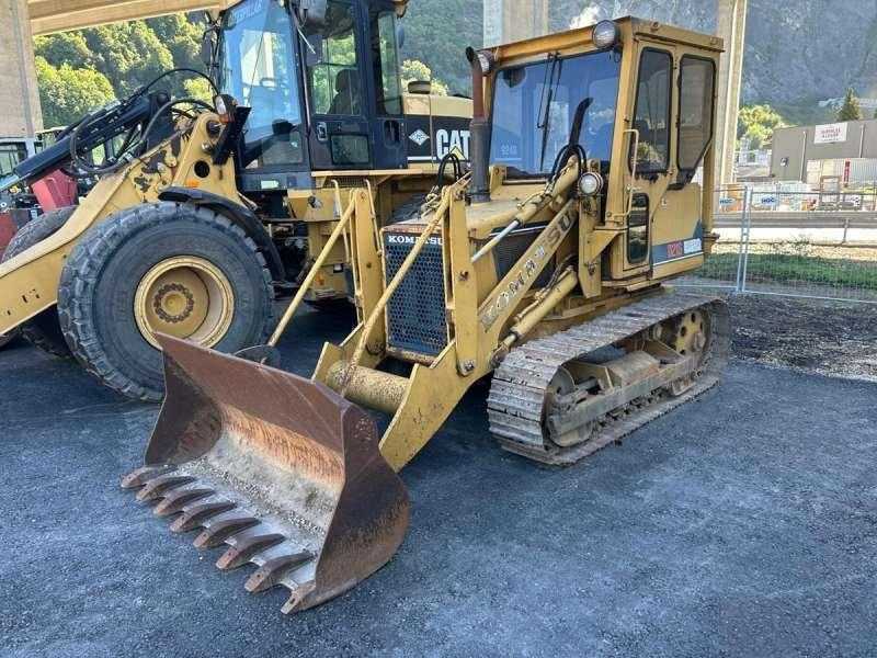 Komatsu D21S-6 - Lánctalpas homlokrakodó: 1 kép. Komatsu D21S-6 - Lánctalpas homlokrakodó: 1 kép.
