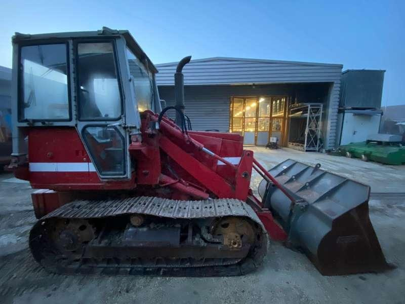 Komatsu D31S-20 - Lánctalpas homlokrakodó: 4 kép. Komatsu D31S-20 - Lánctalpas homlokrakodó: 4 kép.
