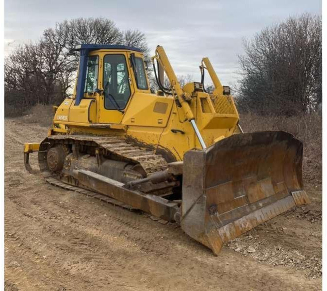 Komatsu D65EX-12 - Buldózer: 1 kép. Komatsu D65EX-12 - Buldózer: 1 kép.