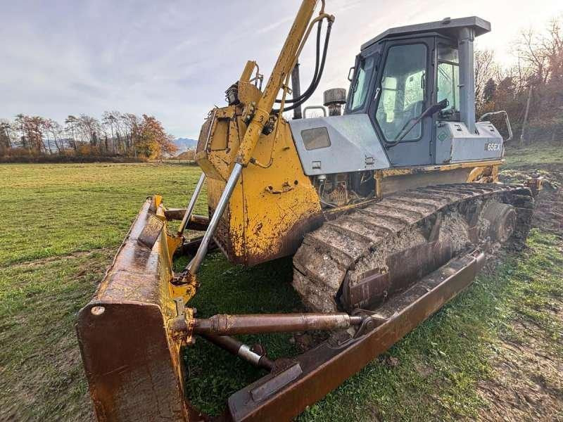 Komatsu D65EX-12 - Buldózer: 4 kép. Komatsu D65EX-12 - Buldózer: 4 kép.