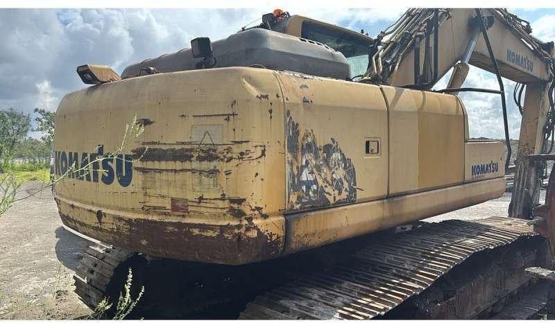 Komatsu PC210-LC8 - Lánctalpas kotró: 3 kép. Komatsu PC210-LC8 - Lánctalpas kotró: 3 kép.