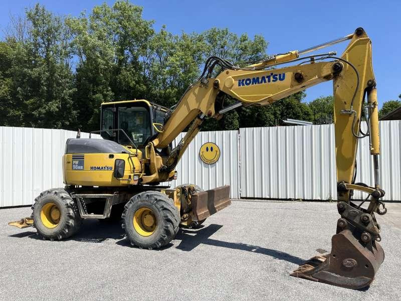 Komatsu PW98MR-6 - Gumikerekes kotró: 1 kép. Komatsu PW98MR-6 - Gumikerekes kotró: 1 kép.