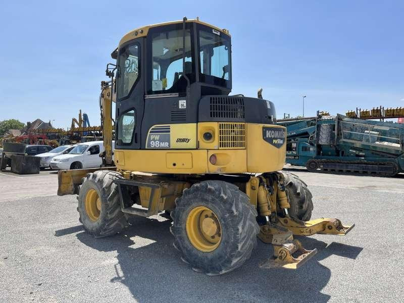 Komatsu PW98MR-6 - Gumikerekes kotró: 5 kép. Komatsu PW98MR-6 - Gumikerekes kotró: 5 kép.