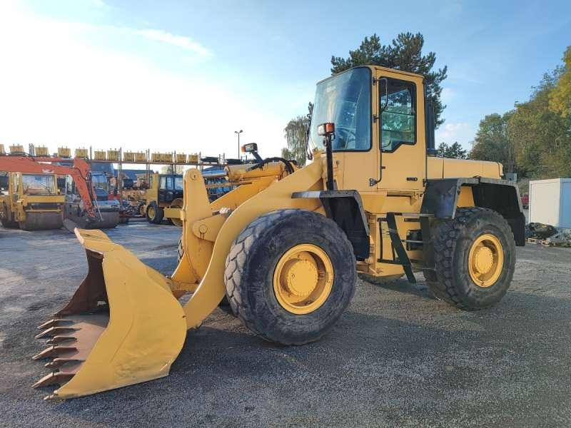 Komatsu WA270-3 - Gumikerekes homlokrakodó: 3 kép. Komatsu WA270-3 - Gumikerekes homlokrakodó: 3 kép.