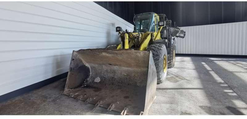 Komatsu WA470-3 - Gumikerekes homlokrakodó: 2 kép. Komatsu WA470-3 - Gumikerekes homlokrakodó: 2 kép.