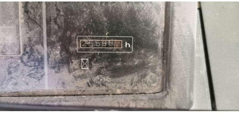 Komatsu WA470-3 - Gumikerekes homlokrakodó: 4 kép. Komatsu WA470-3 - Gumikerekes homlokrakodó: 4 kép.