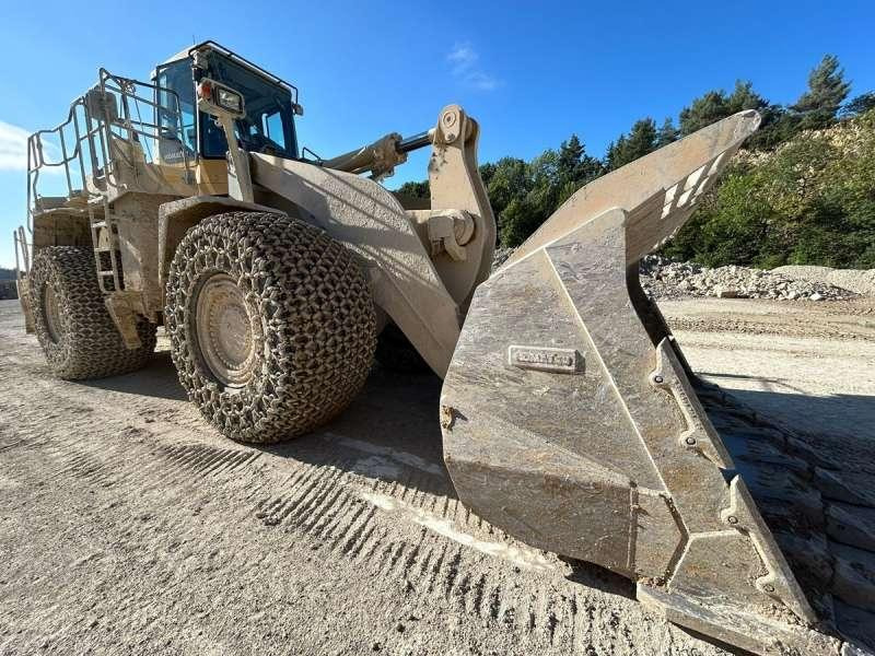 Komatsu WA600-8E0 - Gumikerekes homlokrakodó: 2 kép. Komatsu WA600-8E0 - Gumikerekes homlokrakodó: 2 kép.